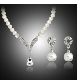 Ensemble bijoux perles et diamants en vente sur rosadestock