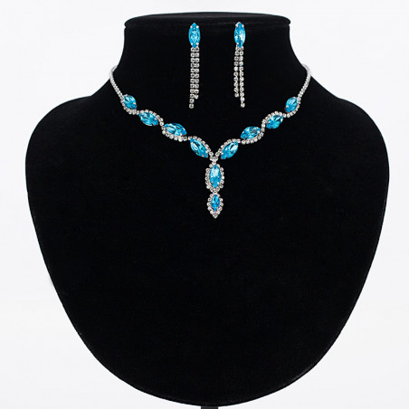 Ensemble de boucles d'oreilles collier de diamants en cristal de goutte d'eau exquise en vente sur rosadestock