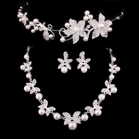 Ensemble collier, boucles d'oreilles et coiffe avec perles en vente sur rosadestock