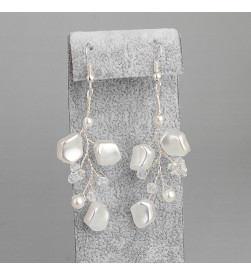 Collier et boucles d'oreilles de perles de forme spéciale atmosphérique en vente sur rosadestock