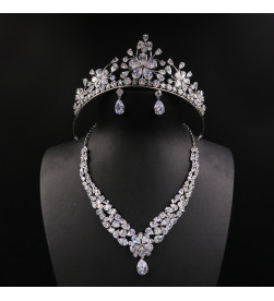 Ensemble bijoux 3 pièces en diamants en vente sur rosadestock