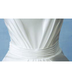 Robe de mariée en satin à col montant  en vente sur rosadestock